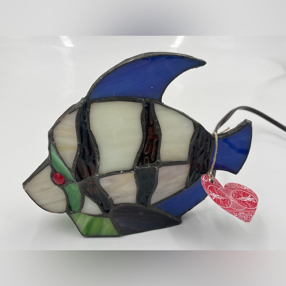 TIFFANY STYLE STAINED GLASS FISH ACCENT LAMP / NIGHT LIGHT Vintage Nightlight. - Picture 3 of 8